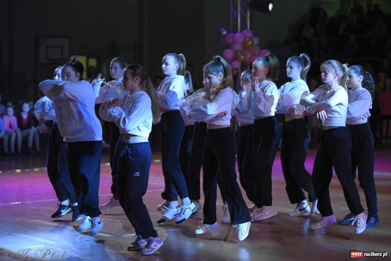 Zdjęcie w galerii na portalu naszraciborz.pl: XVI Karnawałowa Rewia Tańca w Raciborzu - dzień drugi [FOTO i WIDEO] wiadomości z regionu