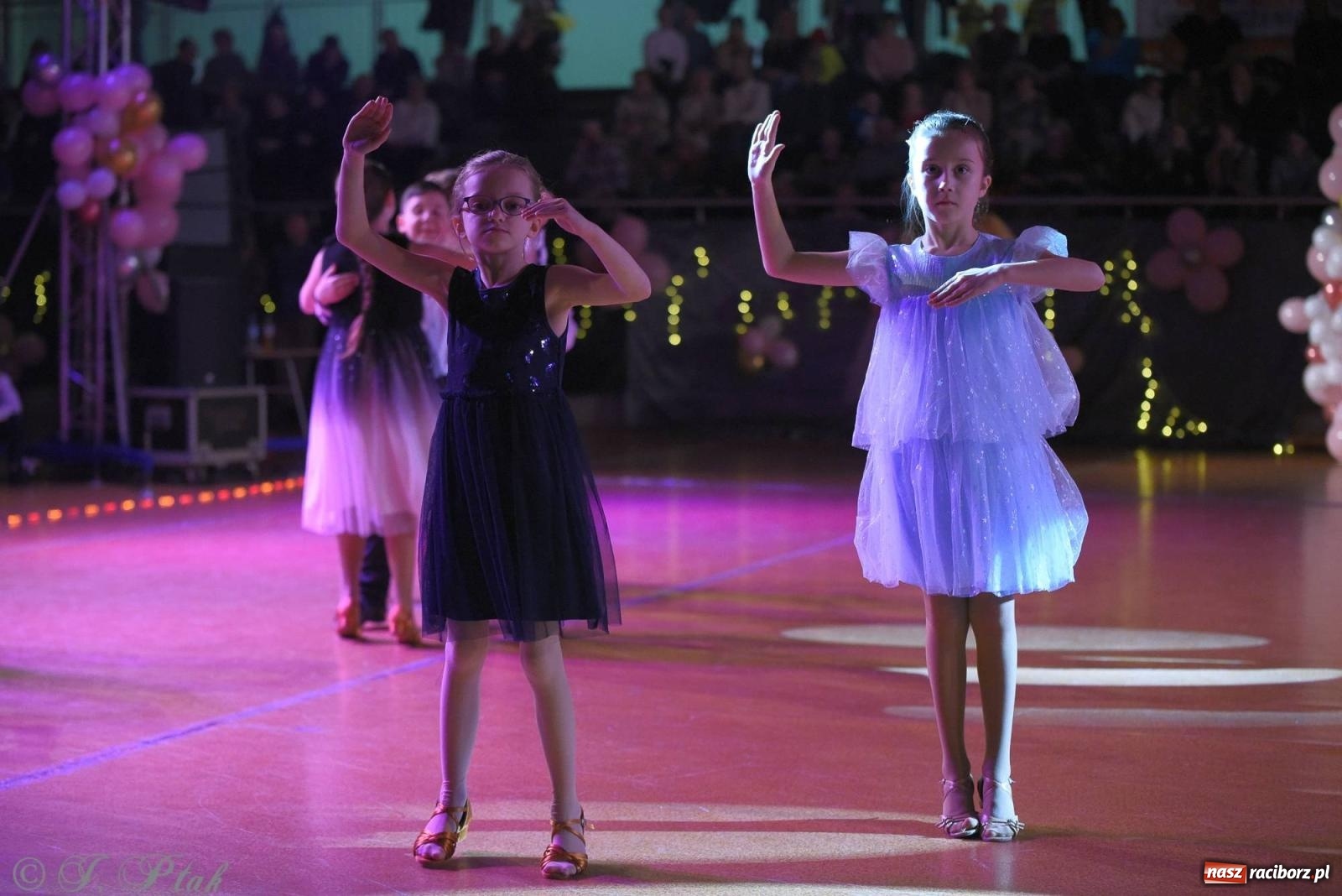 Zdjęcie w galerii na portalu naszraciborz.pl: XVI Karnawałowa Rewia Tańca w Raciborzu - dzień drugi [FOTO i WIDEO] wiadomości z regionu