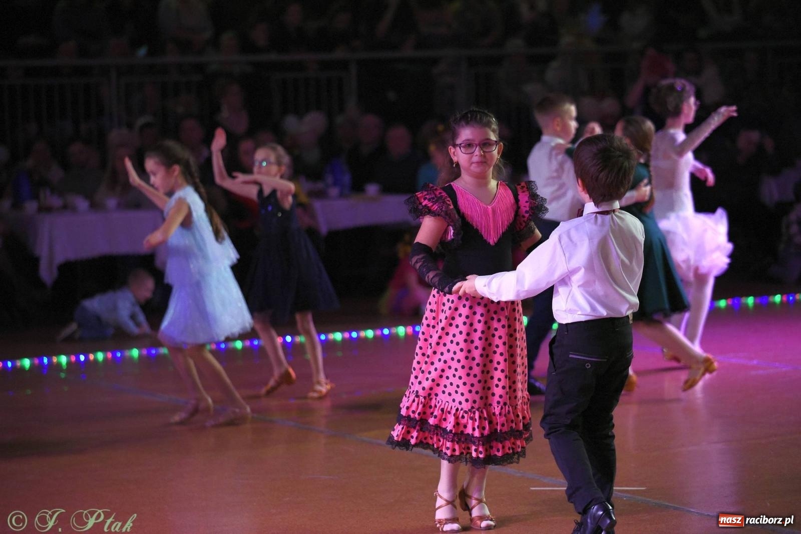 Zdjęcie w galerii na portalu naszraciborz.pl: XVI Karnawałowa Rewia Tańca w Raciborzu - dzień drugi [FOTO i WIDEO] wiadomości z regionu