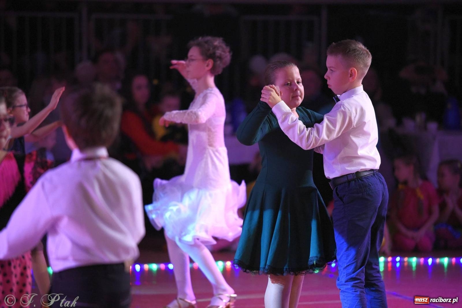 Zdjęcie w galerii na portalu naszraciborz.pl: XVI Karnawałowa Rewia Tańca w Raciborzu - dzień drugi [FOTO i WIDEO] wiadomości z regionu