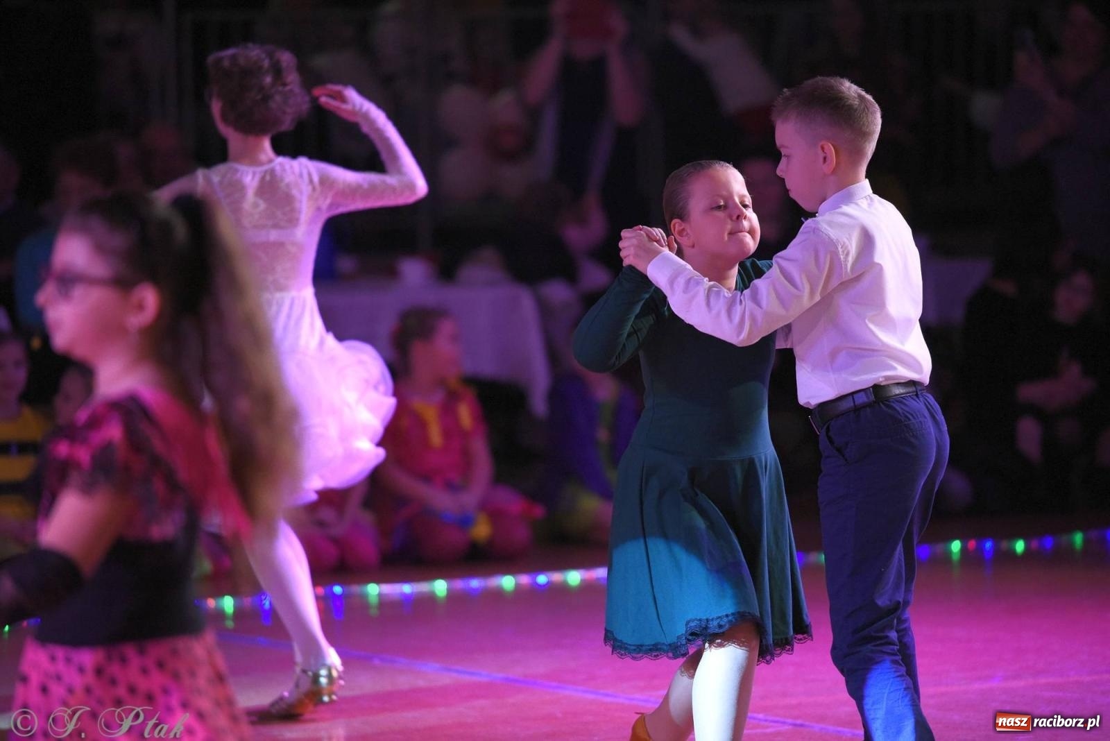 Zdjęcie w galerii na portalu naszraciborz.pl: XVI Karnawałowa Rewia Tańca w Raciborzu - dzień drugi [FOTO i WIDEO] wiadomości z regionu