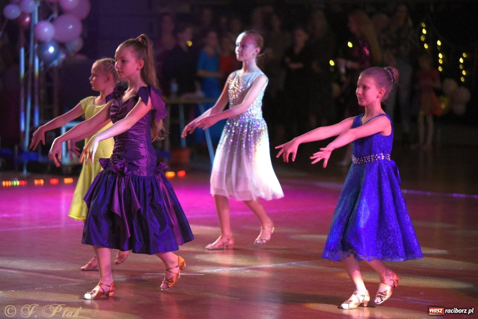 Zdjęcie w galerii na portalu naszraciborz.pl: XVI Karnawałowa Rewia Tańca w Raciborzu - dzień drugi [FOTO i WIDEO] wiadomości z regionu