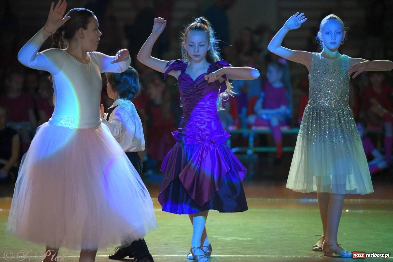 Zdjęcie w galerii na portalu naszraciborz.pl: XVI Karnawałowa Rewia Tańca w Raciborzu - dzień drugi [FOTO i WIDEO] wiadomości z regionu