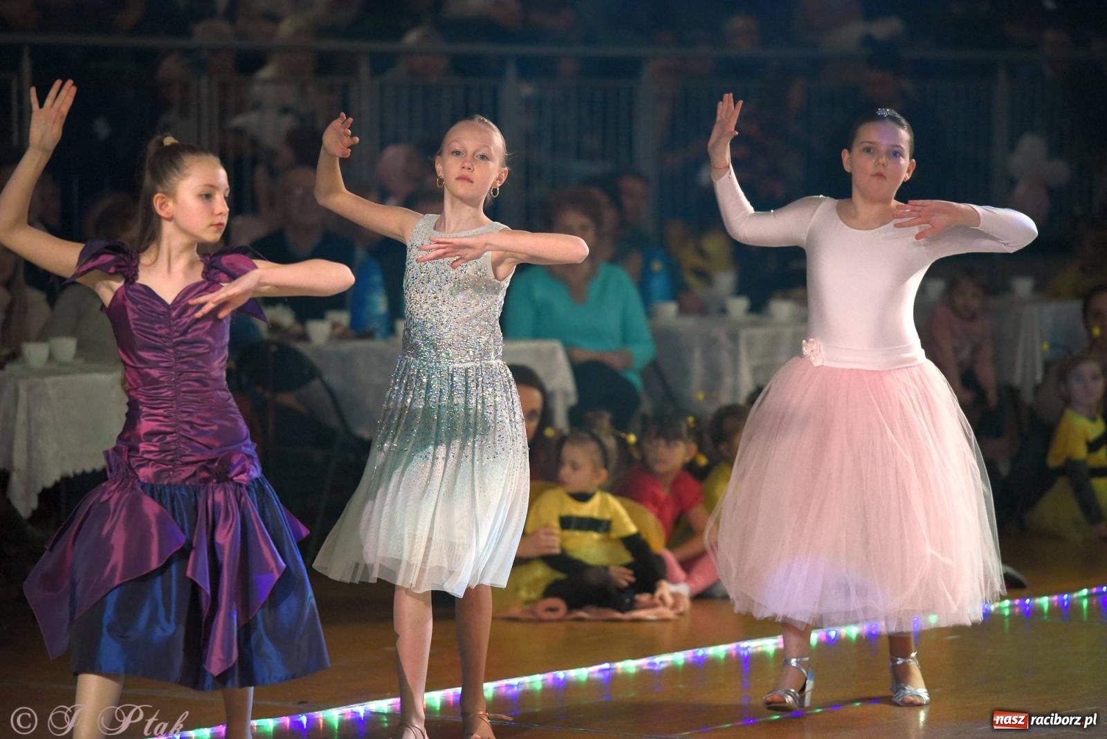 Zdjęcie w galerii na portalu naszraciborz.pl: XVI Karnawałowa Rewia Tańca w Raciborzu - dzień drugi [FOTO i WIDEO] wiadomości z regionu