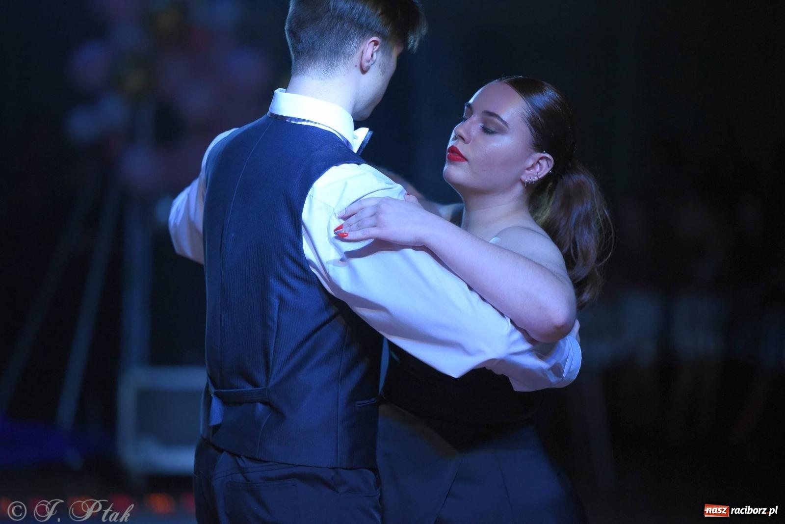 Zdjęcie w galerii na portalu naszraciborz.pl: XVI Karnawałowa Rewia Tańca w Raciborzu - dzień drugi [FOTO i WIDEO] wiadomości z regionu