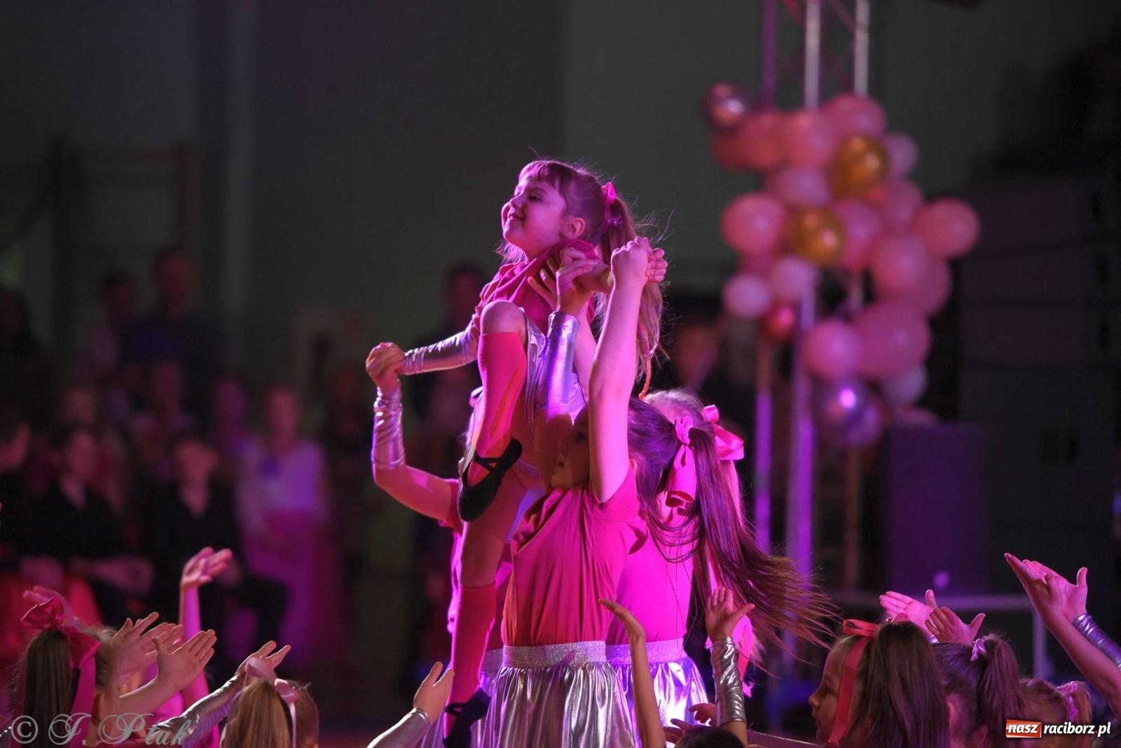 Zdjęcie w galerii na portalu naszraciborz.pl: XVI Karnawałowa Rewia Tańca w Raciborzu - dzień drugi [FOTO i WIDEO] wiadomości z regionu