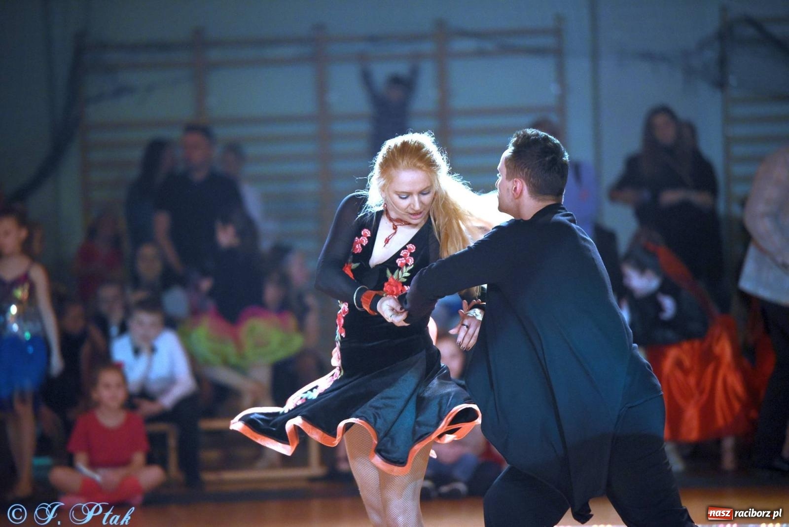 Zdjęcie w galerii na portalu naszraciborz.pl: XVI Karnawałowa Rewia Tańca w Raciborzu - dzień drugi [FOTO i WIDEO] wiadomości z regionu