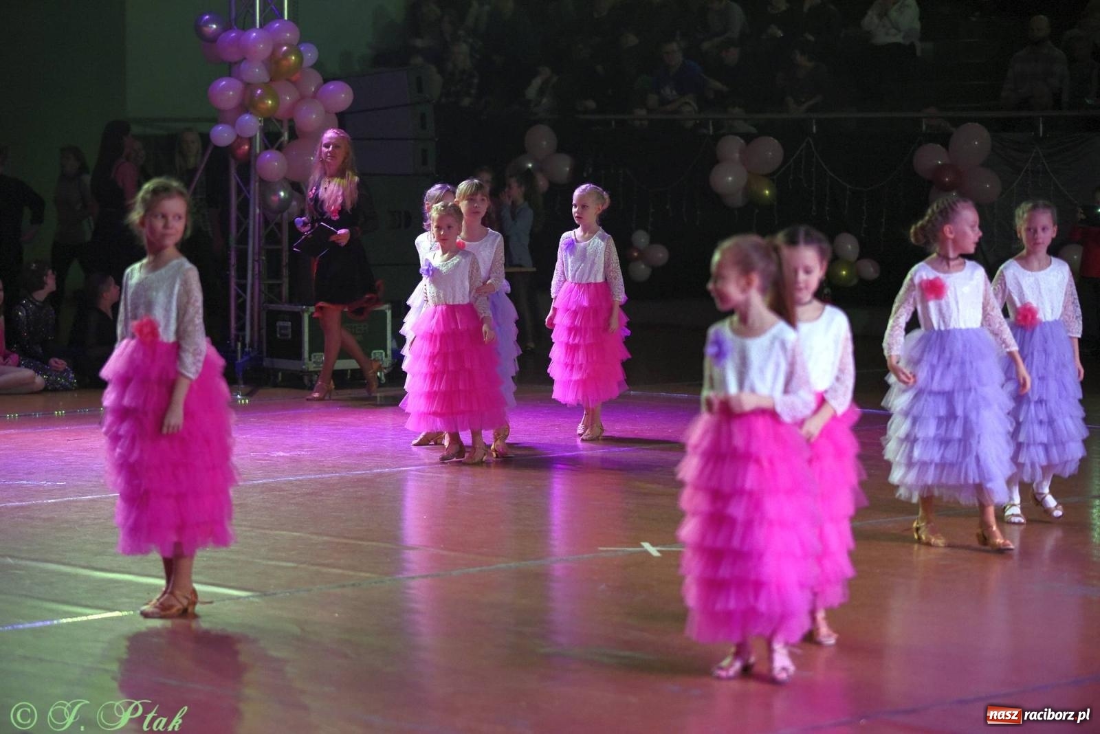 Zdjęcie w galerii na portalu naszraciborz.pl: XVI Karnawałowa Rewia Tańca w Raciborzu - dzień drugi [FOTO i WIDEO] wiadomości z regionu