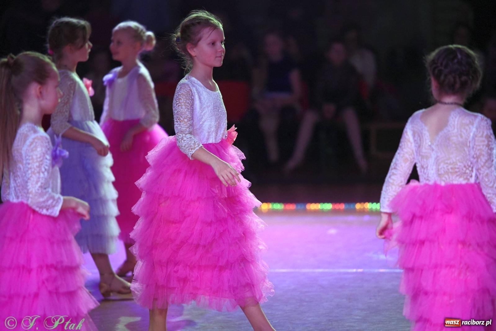 Zdjęcie w galerii na portalu naszraciborz.pl: XVI Karnawałowa Rewia Tańca w Raciborzu - dzień drugi [FOTO i WIDEO] wiadomości z regionu