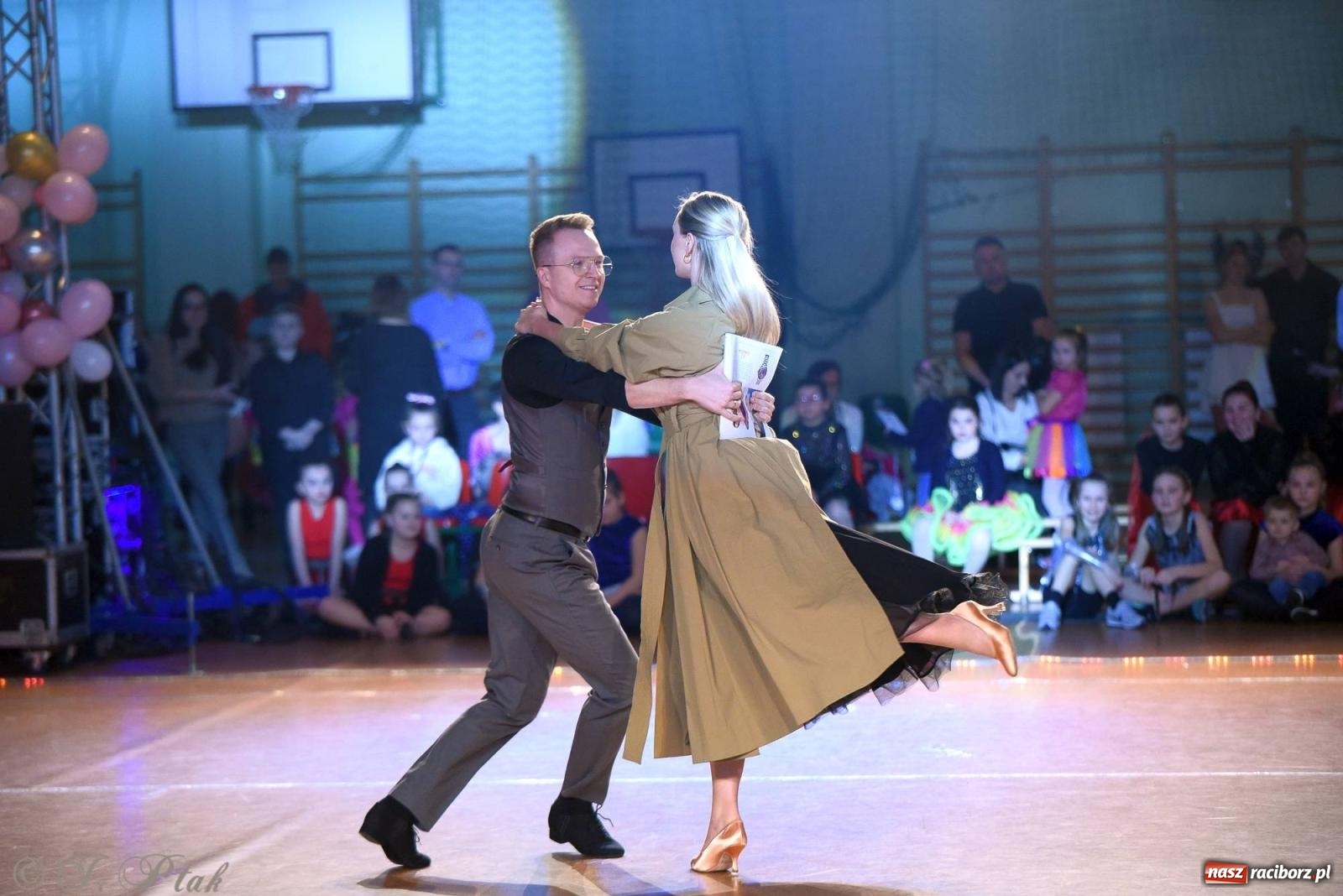 Zdjęcie w galerii na portalu naszraciborz.pl: XVI Karnawałowa Rewia Tańca w Raciborzu - dzień drugi [FOTO i WIDEO] wiadomości z regionu