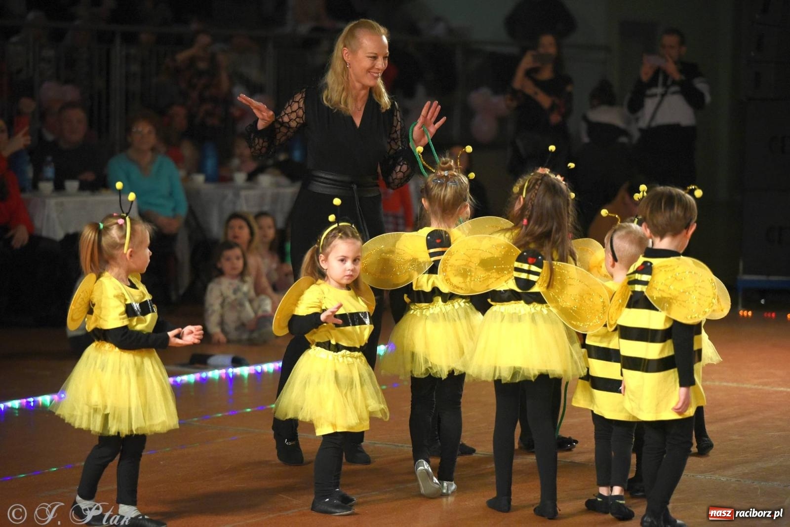 Zdjęcie w galerii na portalu naszraciborz.pl: XVI Karnawałowa Rewia Tańca w Raciborzu - dzień drugi [FOTO i WIDEO] wiadomości z regionu