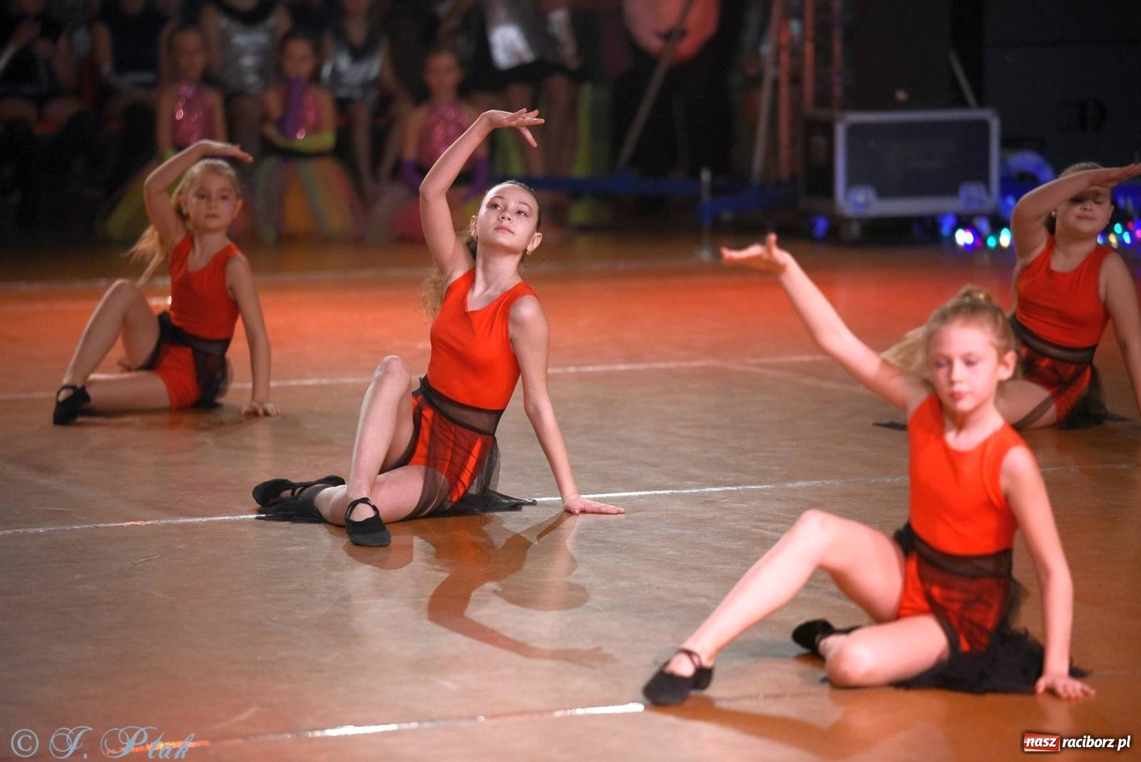 Zdjęcie w galerii na portalu naszraciborz.pl: XVI Karnawałowa Rewia Tańca w Raciborzu - dzień drugi [FOTO i WIDEO] wiadomości z regionu