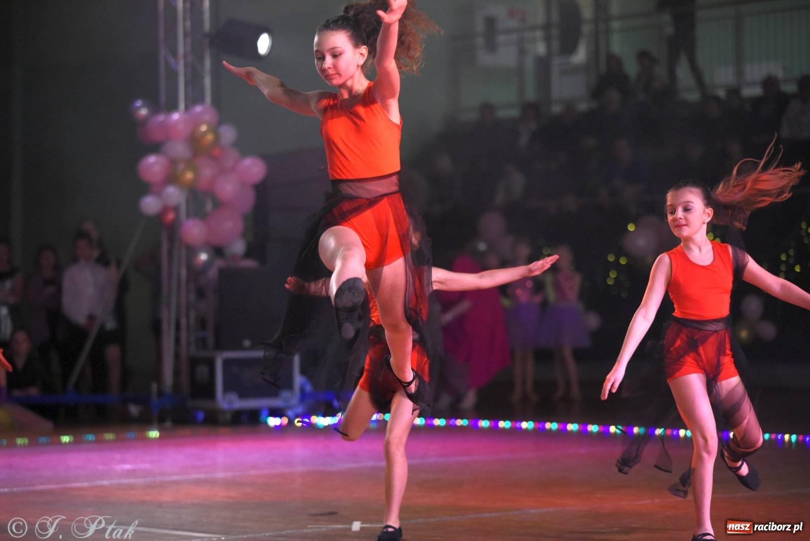 Zdjęcie w galerii na portalu naszraciborz.pl: XVI Karnawałowa Rewia Tańca w Raciborzu - dzień drugi [FOTO i WIDEO] wiadomości z regionu