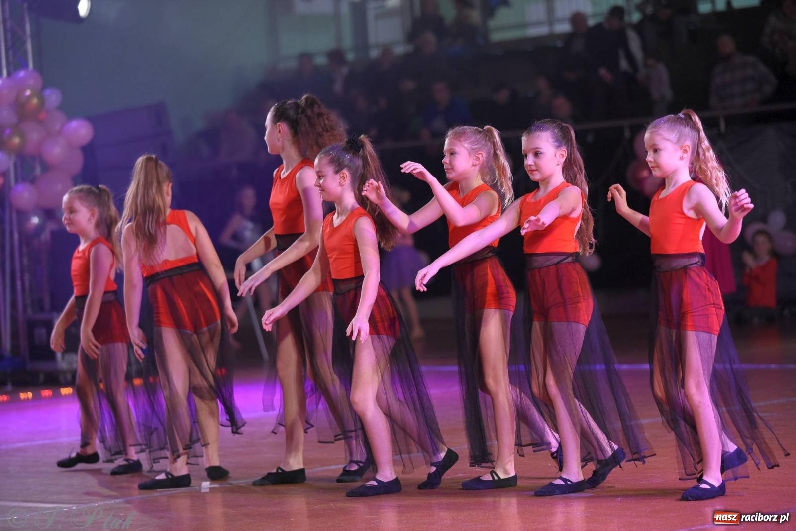 Zdjęcie w galerii na portalu naszraciborz.pl: XVI Karnawałowa Rewia Tańca w Raciborzu - dzień drugi [FOTO i WIDEO] wiadomości z regionu