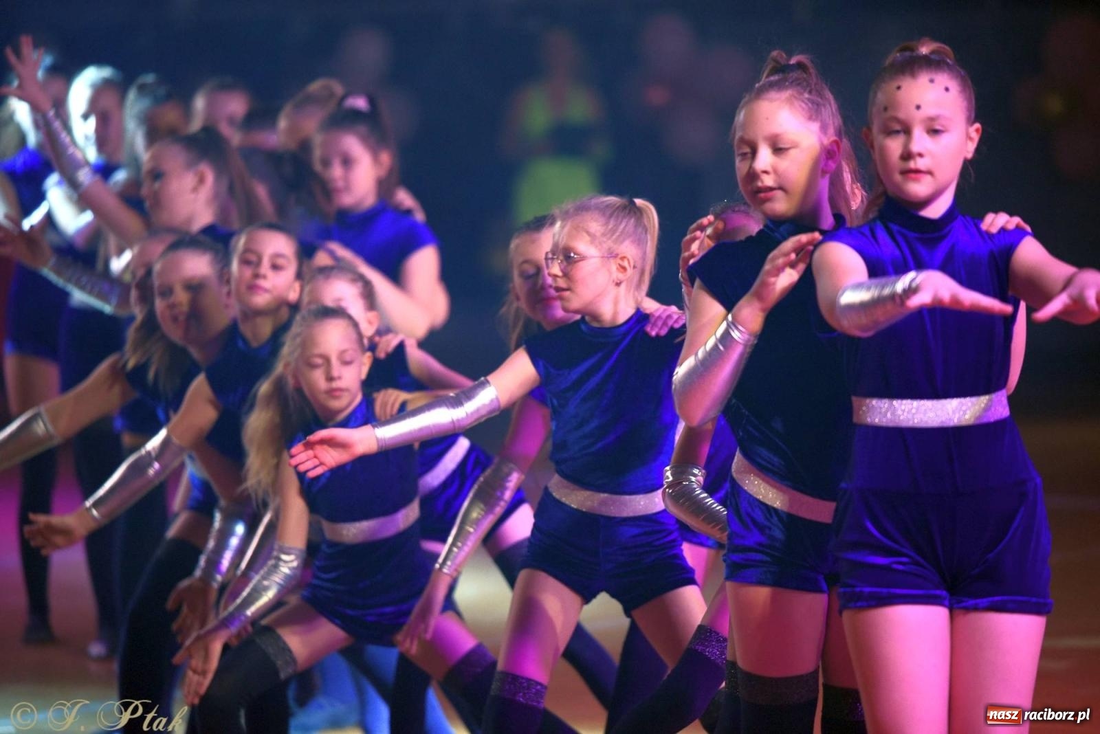 Zdjęcie w galerii na portalu naszraciborz.pl: XVI Karnawałowa Rewia Tańca w Raciborzu - dzień drugi [FOTO i WIDEO] wiadomości z regionu