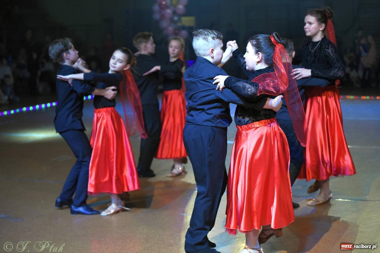 Zdjęcie w galerii na portalu naszraciborz.pl: XVI Karnawałowa Rewia Tańca w Raciborzu - dzień drugi [FOTO i WIDEO] wiadomości z regionu
