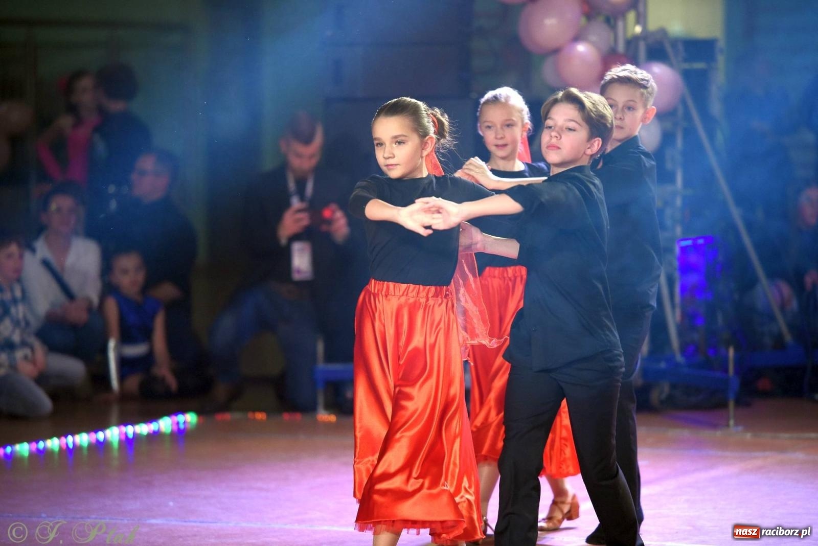 Zdjęcie w galerii na portalu naszraciborz.pl: XVI Karnawałowa Rewia Tańca w Raciborzu - dzień drugi [FOTO i WIDEO] wiadomości z regionu