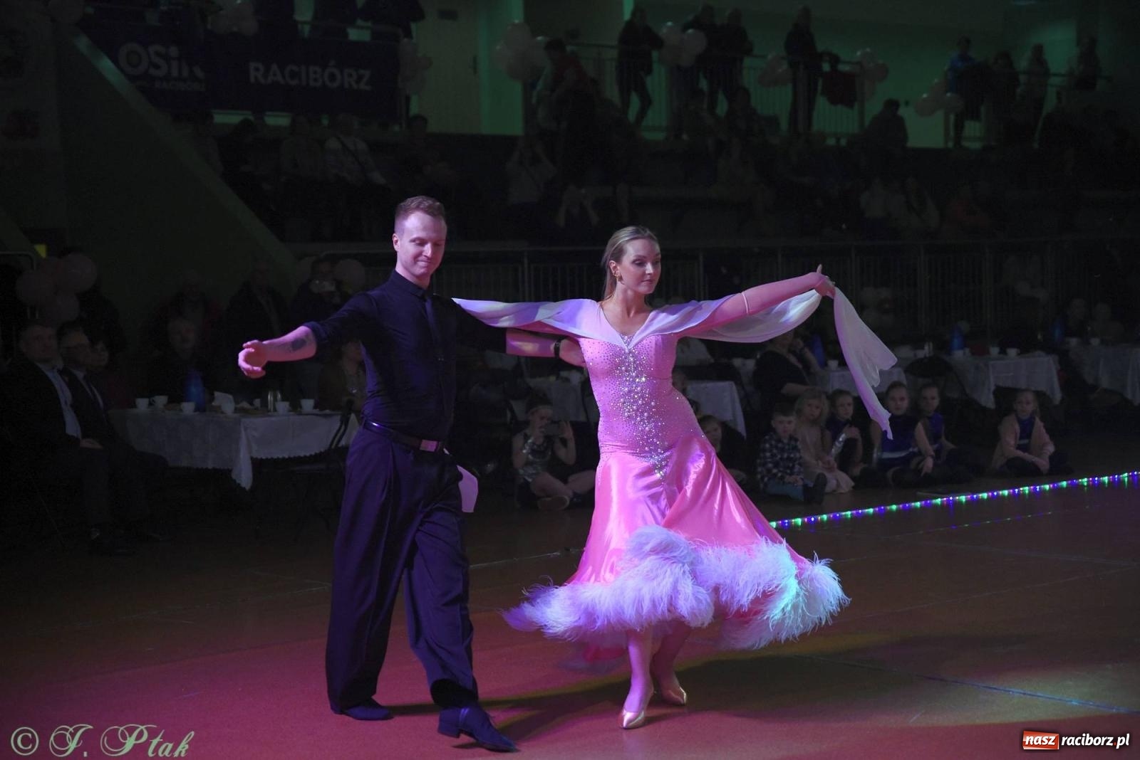 Zdjęcie w galerii na portalu naszraciborz.pl: XVI Karnawałowa Rewia Tańca w Raciborzu - dzień drugi [FOTO i WIDEO] wiadomości z regionu
