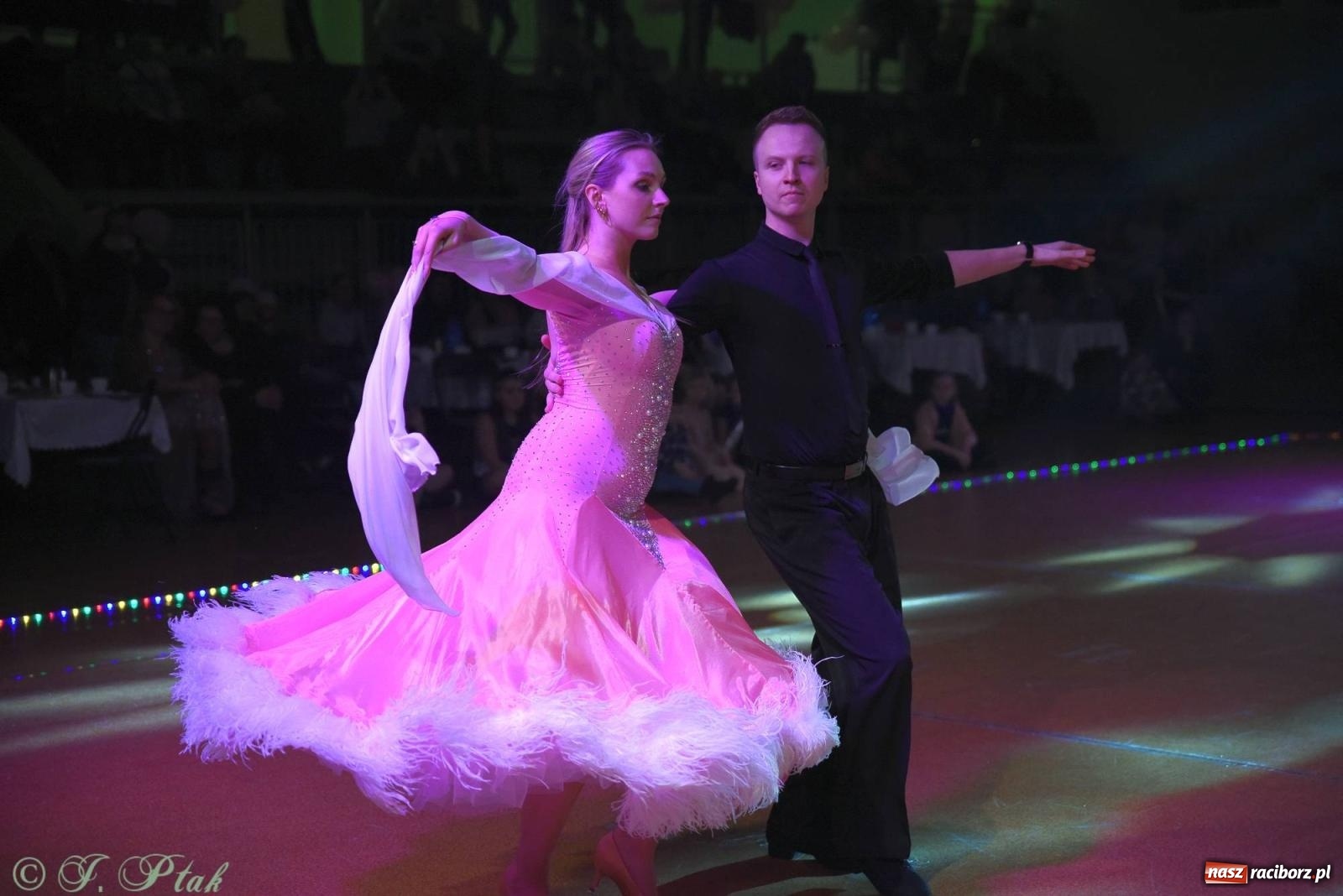 Zdjęcie w galerii na portalu naszraciborz.pl: XVI Karnawałowa Rewia Tańca w Raciborzu - dzień drugi [FOTO i WIDEO] wiadomości z regionu
