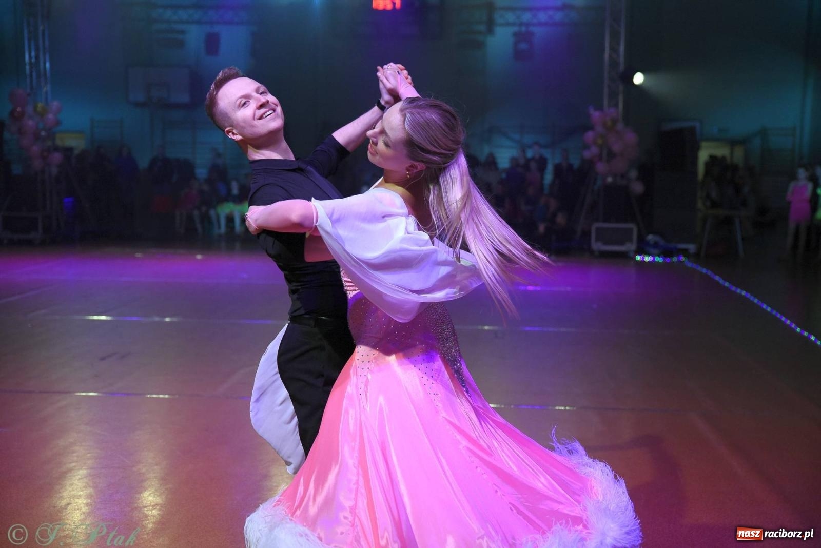 Zdjęcie w galerii na portalu naszraciborz.pl: XVI Karnawałowa Rewia Tańca w Raciborzu - dzień drugi [FOTO i WIDEO] wiadomości z regionu