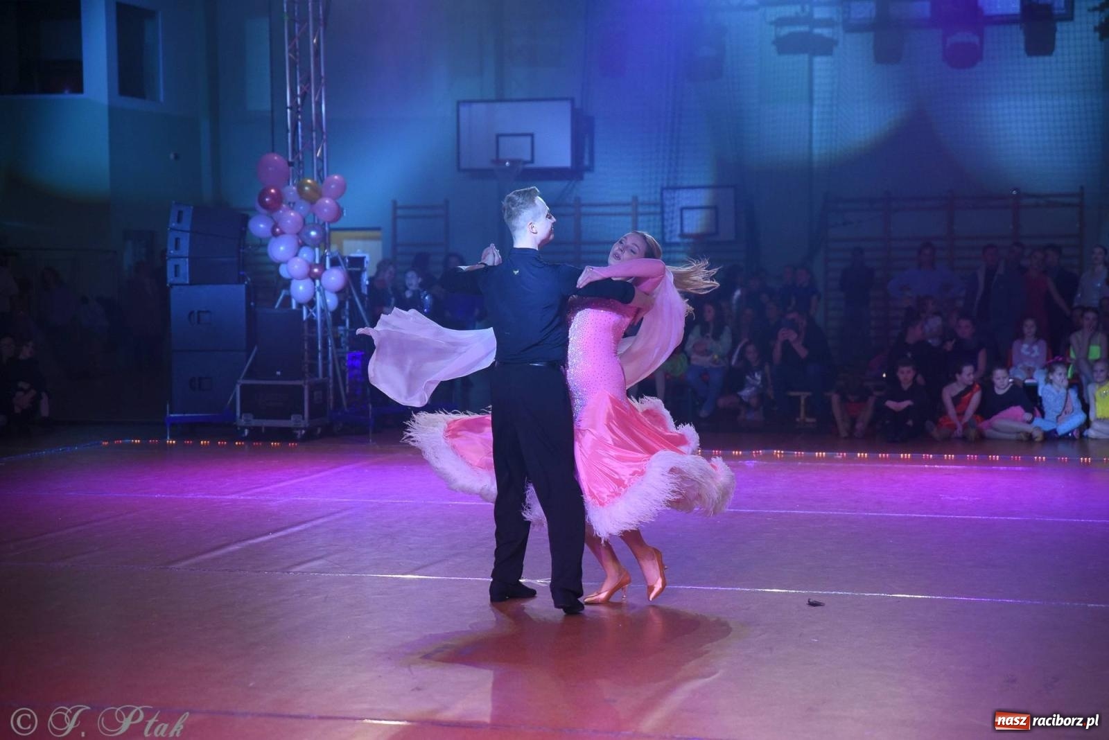 Zdjęcie w galerii na portalu naszraciborz.pl: XVI Karnawałowa Rewia Tańca w Raciborzu - dzień drugi [FOTO i WIDEO] wiadomości z regionu