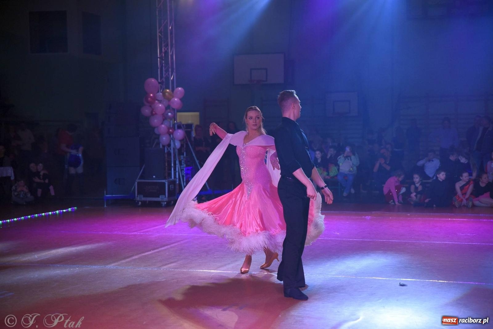 Zdjęcie w galerii na portalu naszraciborz.pl: XVI Karnawałowa Rewia Tańca w Raciborzu - dzień drugi [FOTO i WIDEO] wiadomości z regionu