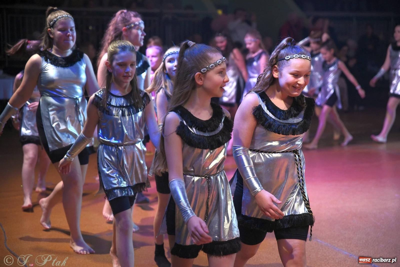 Zdjęcie w galerii na portalu naszraciborz.pl: XVI Karnawałowa Rewia Tańca w Raciborzu - dzień drugi [FOTO i WIDEO] wiadomości z regionu