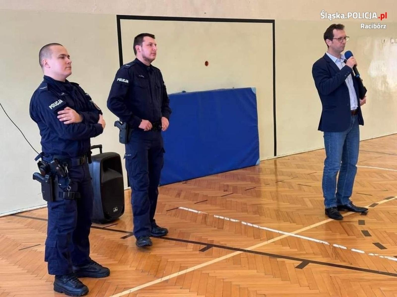 Zdjęcie w galerii na portalu naszraciborz.pl: Dzielnicowi o bezpieczeństwie w czasie ferii wiadomości z regionu