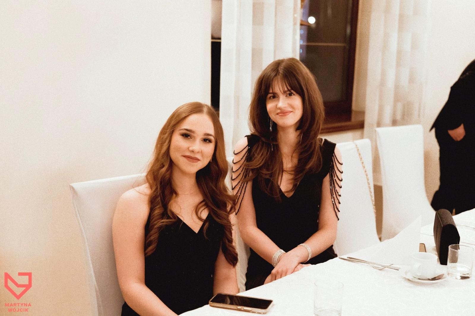 Zdjęcie w galerii na portalu naszraciborz.pl: Zjawiskowe kreacje i niezapomniane polonezy. Bal w ZSO nr 1 [FOTO] wiadomości z regionu