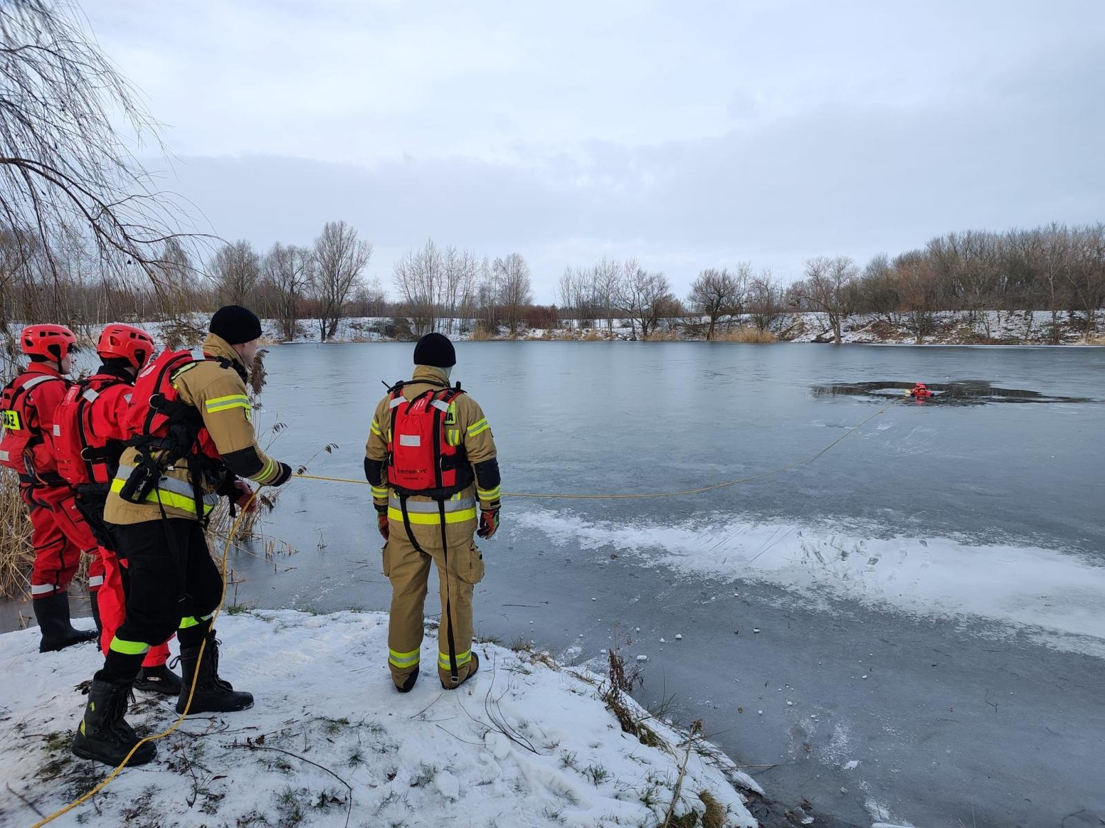 Zdjęcie w galerii na portalu naszraciborz.pl: Strażackie ćwiczenia na żwirowni wiadomości z regionu