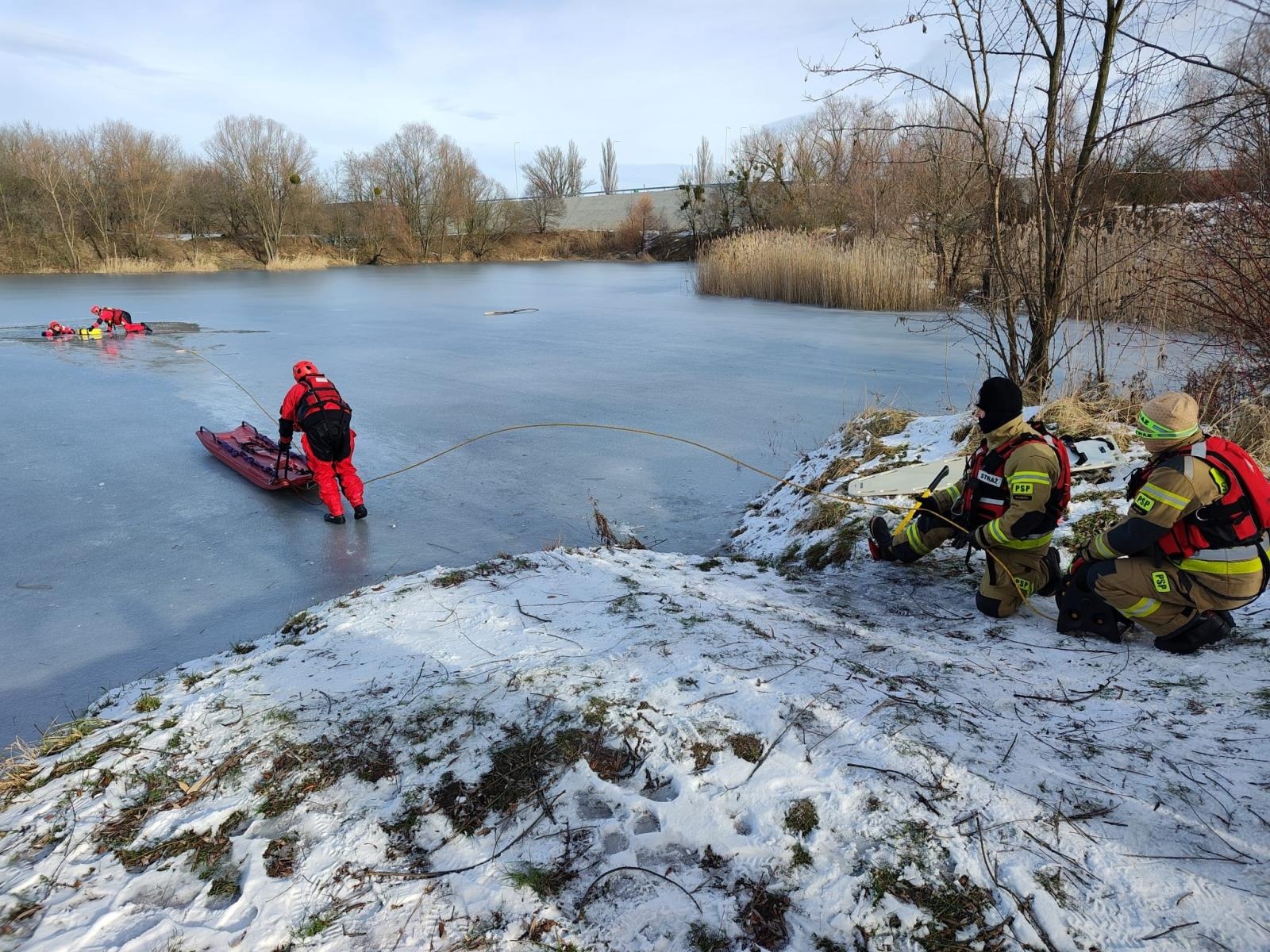 Zdjęcie w galerii na portalu naszraciborz.pl: Strażackie ćwiczenia na żwirowni wiadomości z regionu
