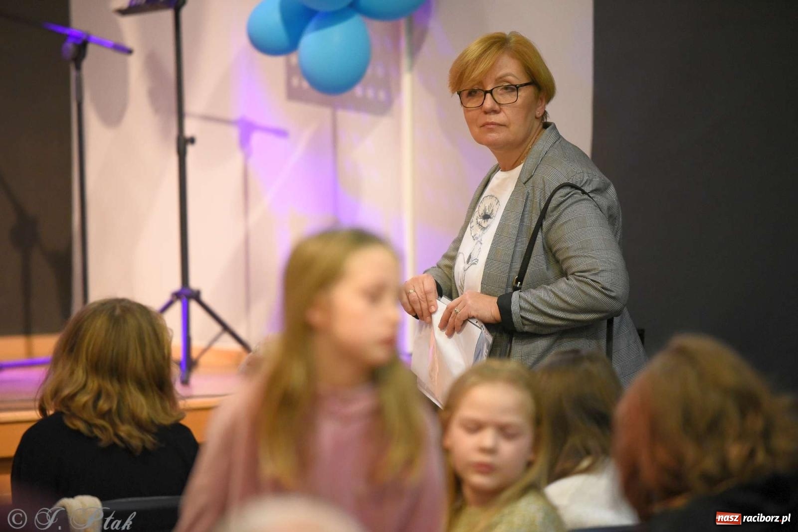 Zdjęcie w galerii na portalu naszraciborz.pl: Koncert zimowy na scenie w MDK-u wiadomości z regionu