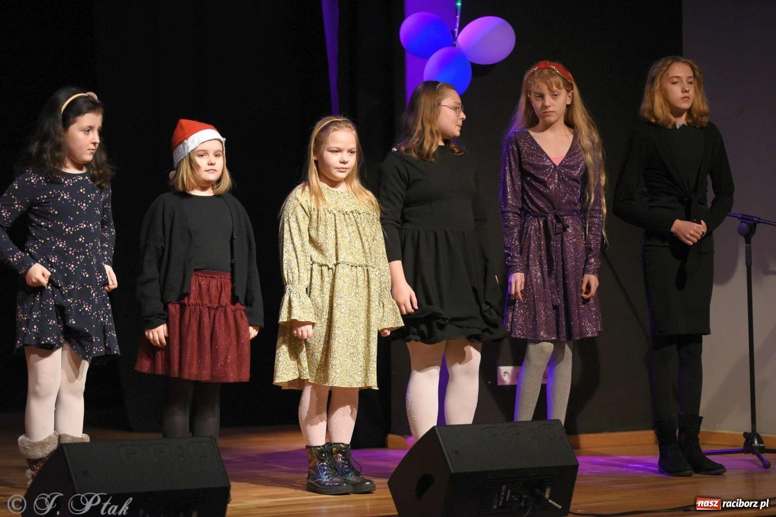 Zdjęcie w galerii na portalu naszraciborz.pl: Koncert zimowy na scenie w MDK-u wiadomości z regionu