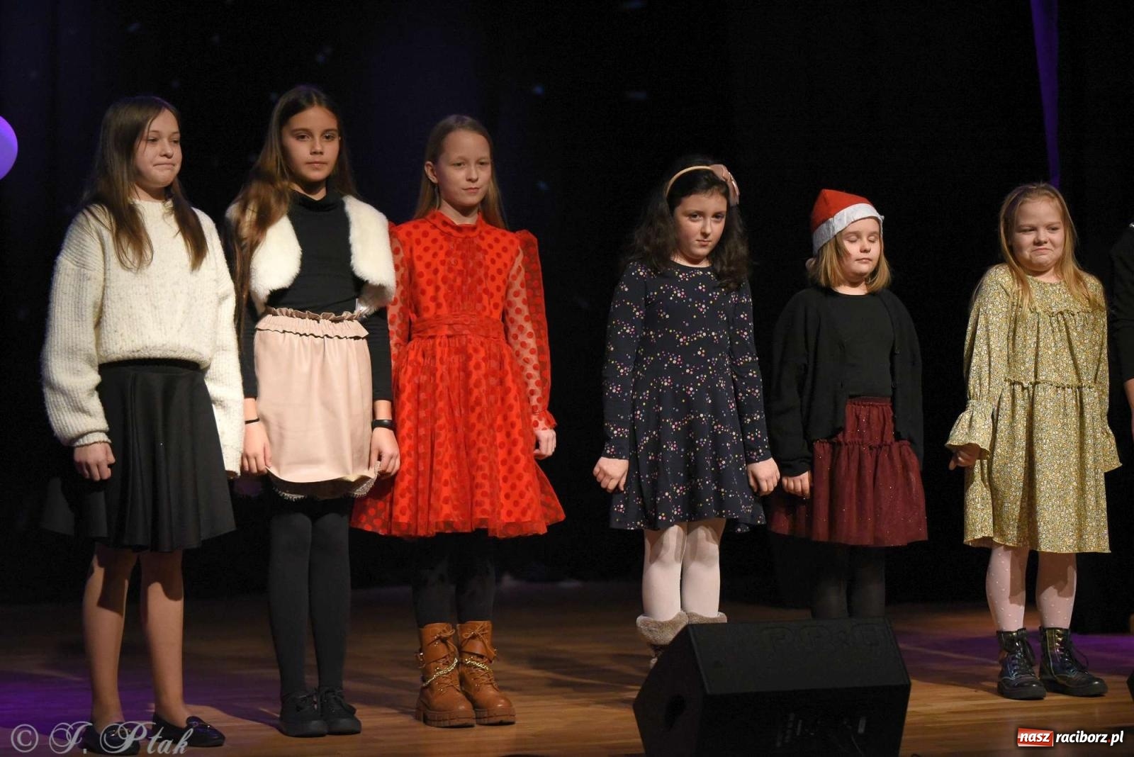 Zdjęcie w galerii na portalu naszraciborz.pl: Koncert zimowy na scenie w MDK-u wiadomości z regionu