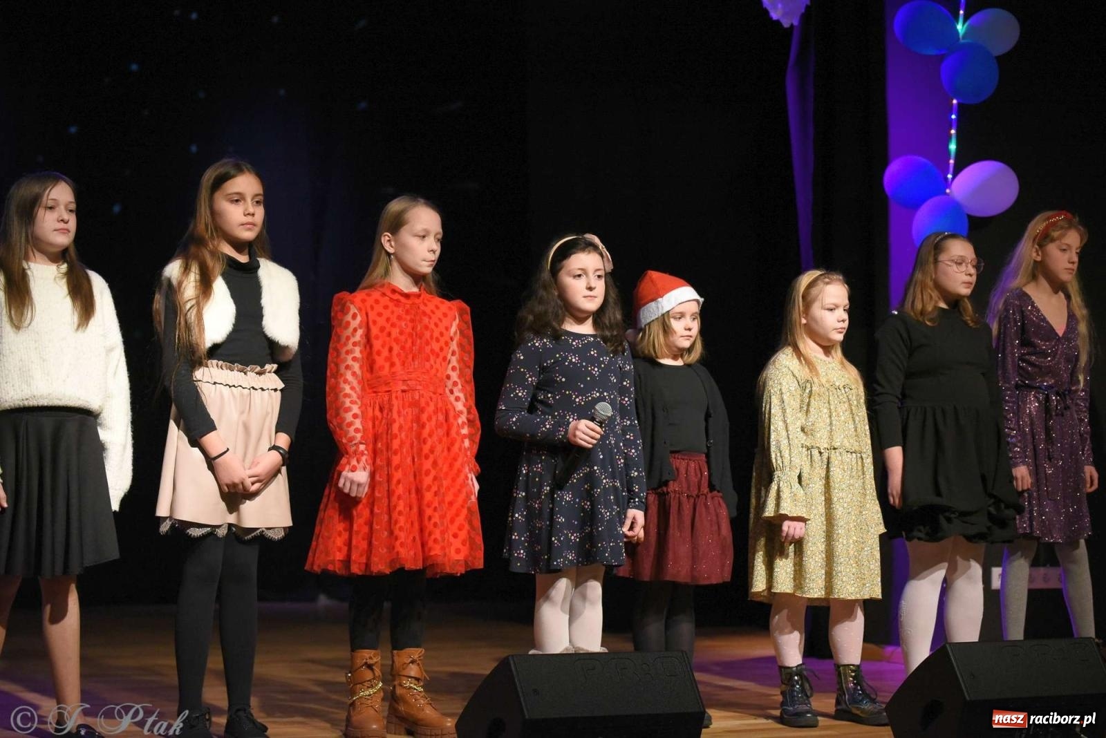 Zdjęcie w galerii na portalu naszraciborz.pl: Koncert zimowy na scenie w MDK-u wiadomości z regionu