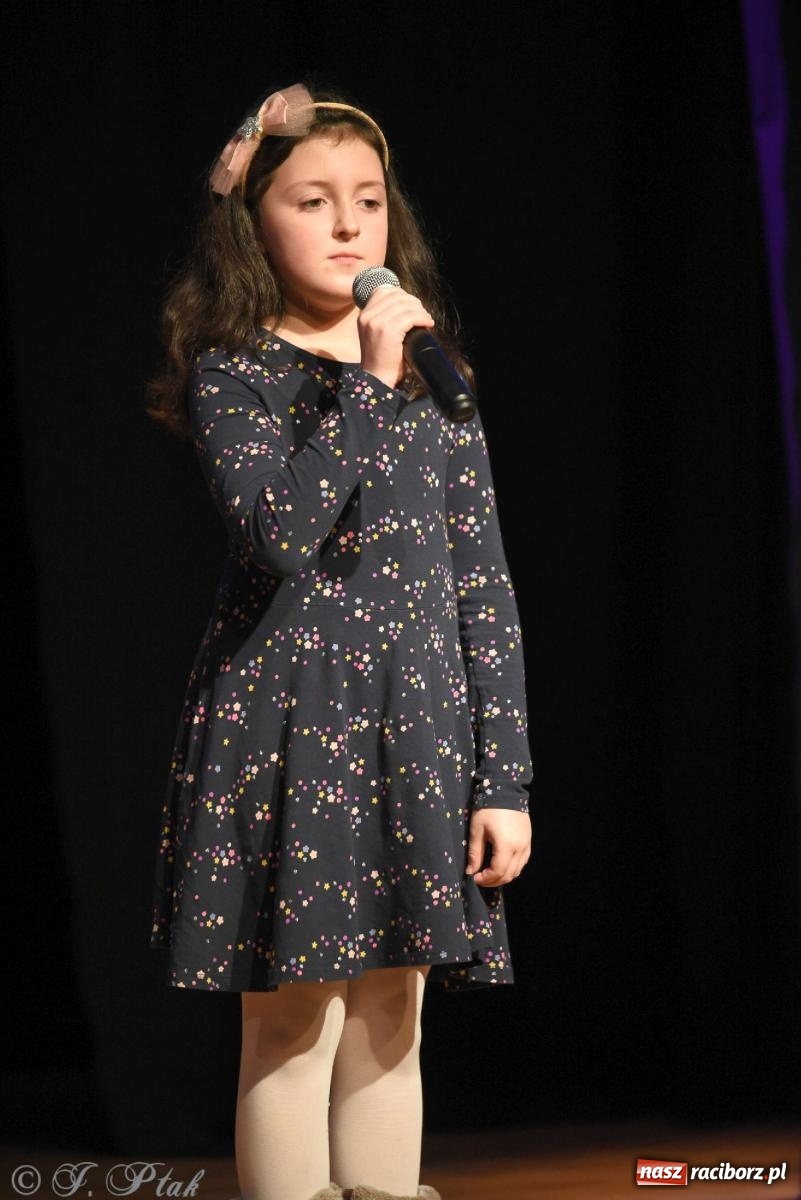 Zdjęcie w galerii na portalu naszraciborz.pl: Koncert zimowy na scenie w MDK-u wiadomości z regionu