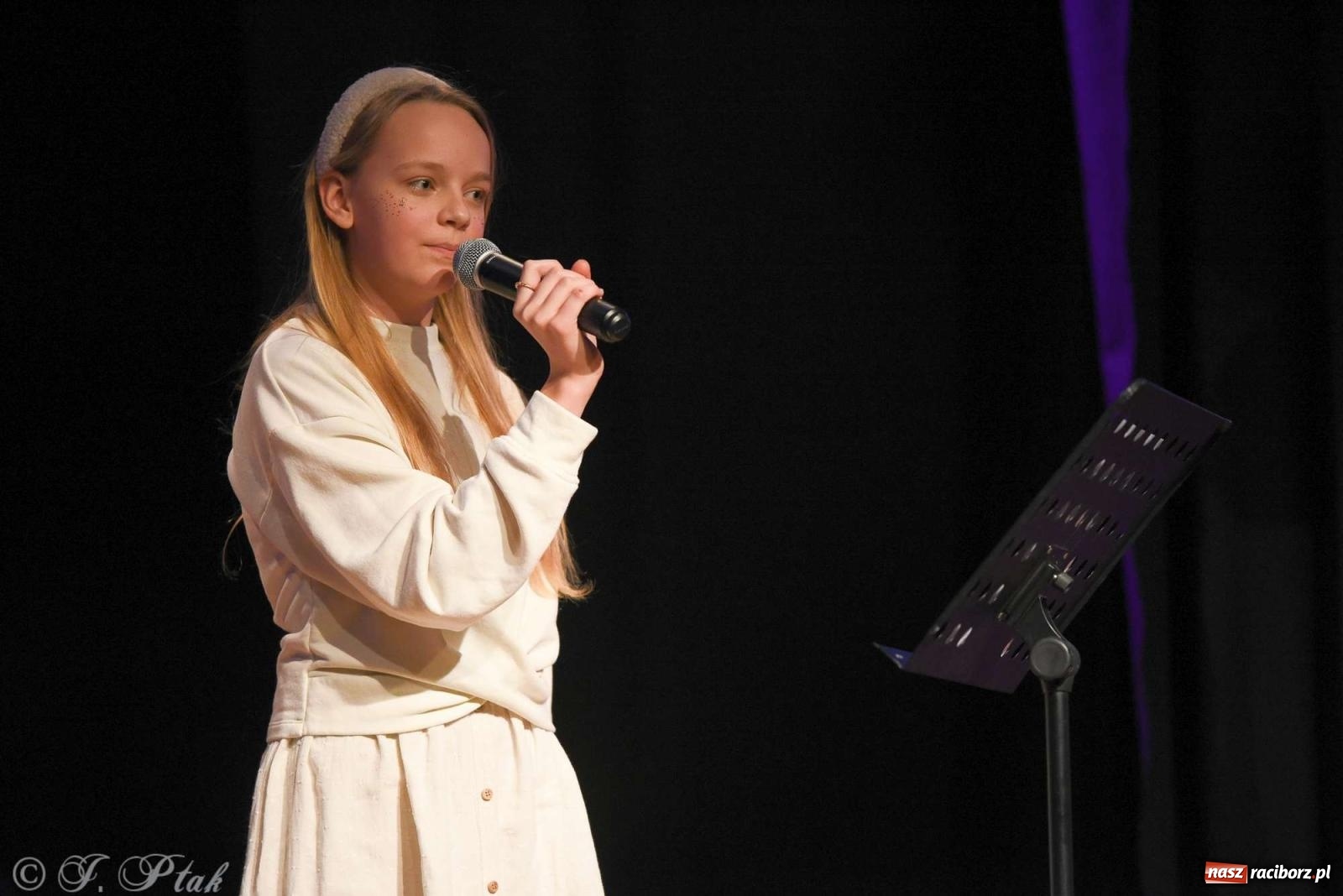 Zdjęcie w galerii na portalu naszraciborz.pl: Koncert zimowy na scenie w MDK-u wiadomości z regionu