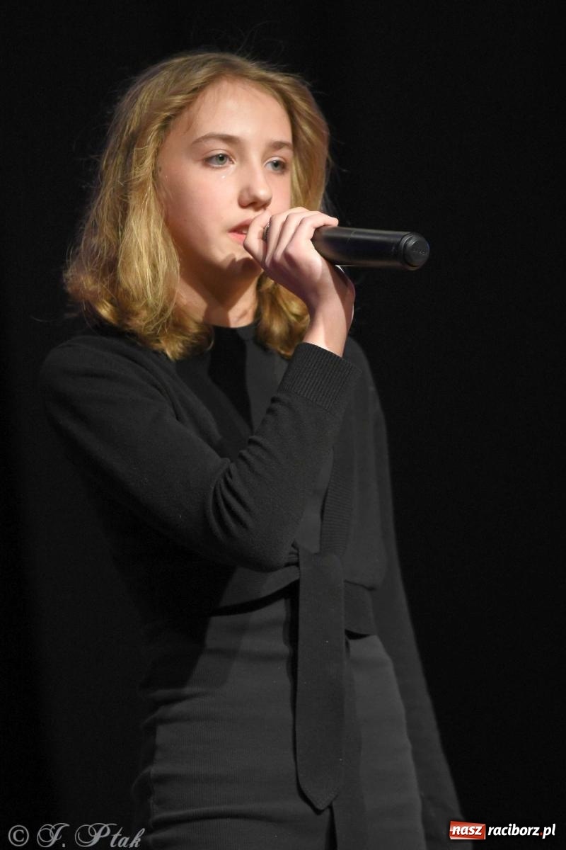 Zdjęcie w galerii na portalu naszraciborz.pl: Koncert zimowy na scenie w MDK-u wiadomości z regionu