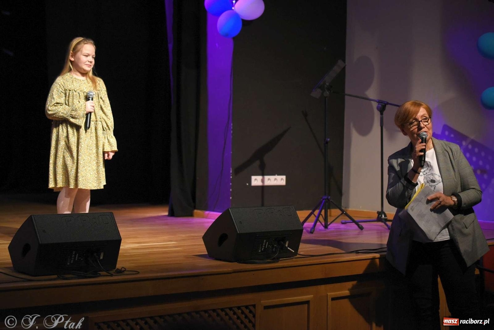 Zdjęcie w galerii na portalu naszraciborz.pl: Koncert zimowy na scenie w MDK-u wiadomości z regionu