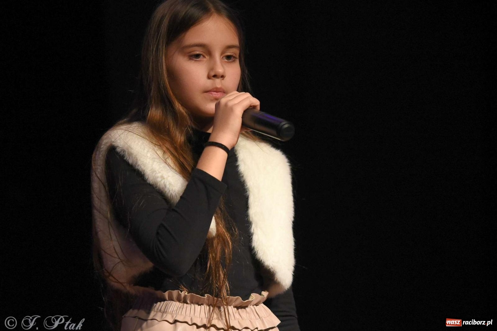 Zdjęcie w galerii na portalu naszraciborz.pl: Koncert zimowy na scenie w MDK-u wiadomości z regionu