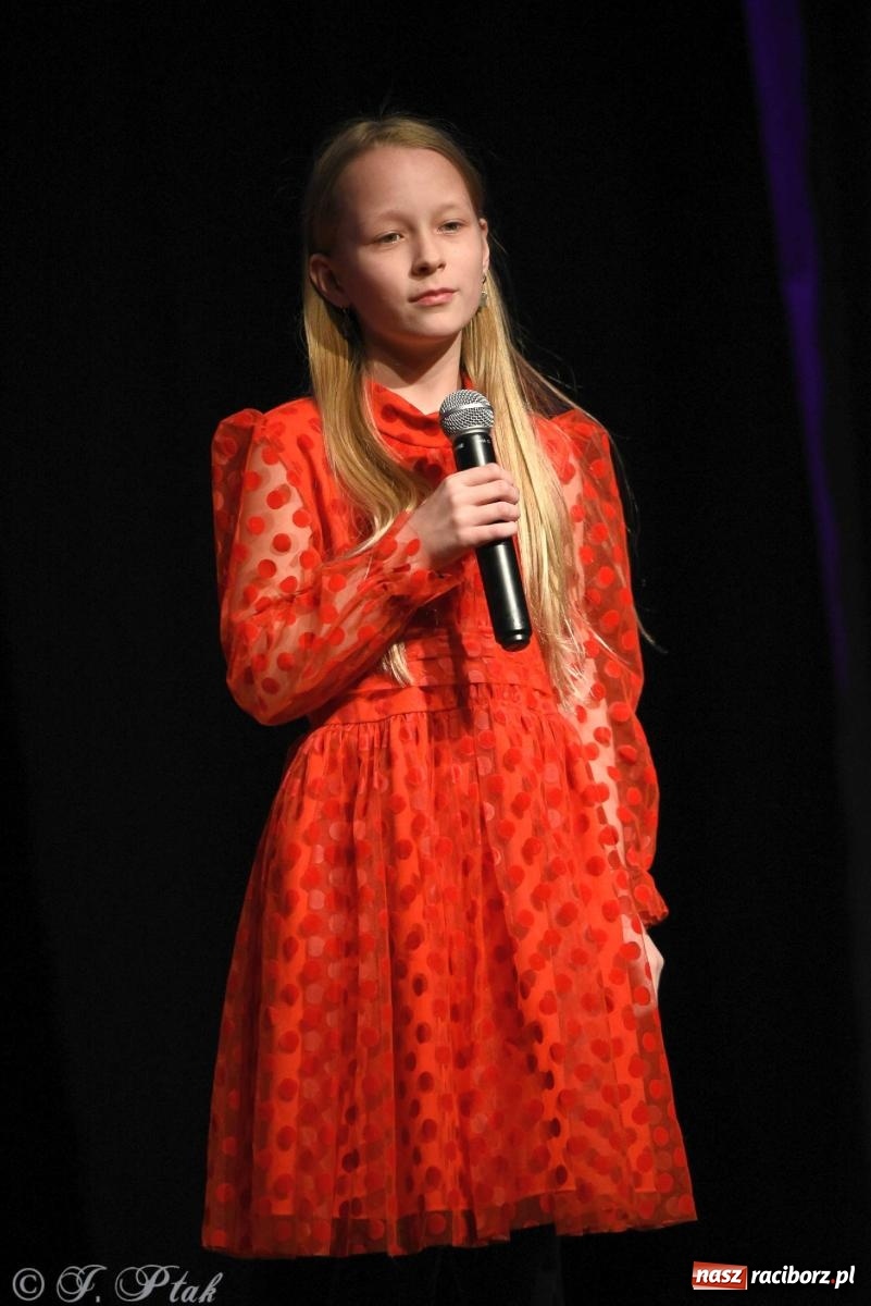 Zdjęcie w galerii na portalu naszraciborz.pl: Koncert zimowy na scenie w MDK-u wiadomości z regionu