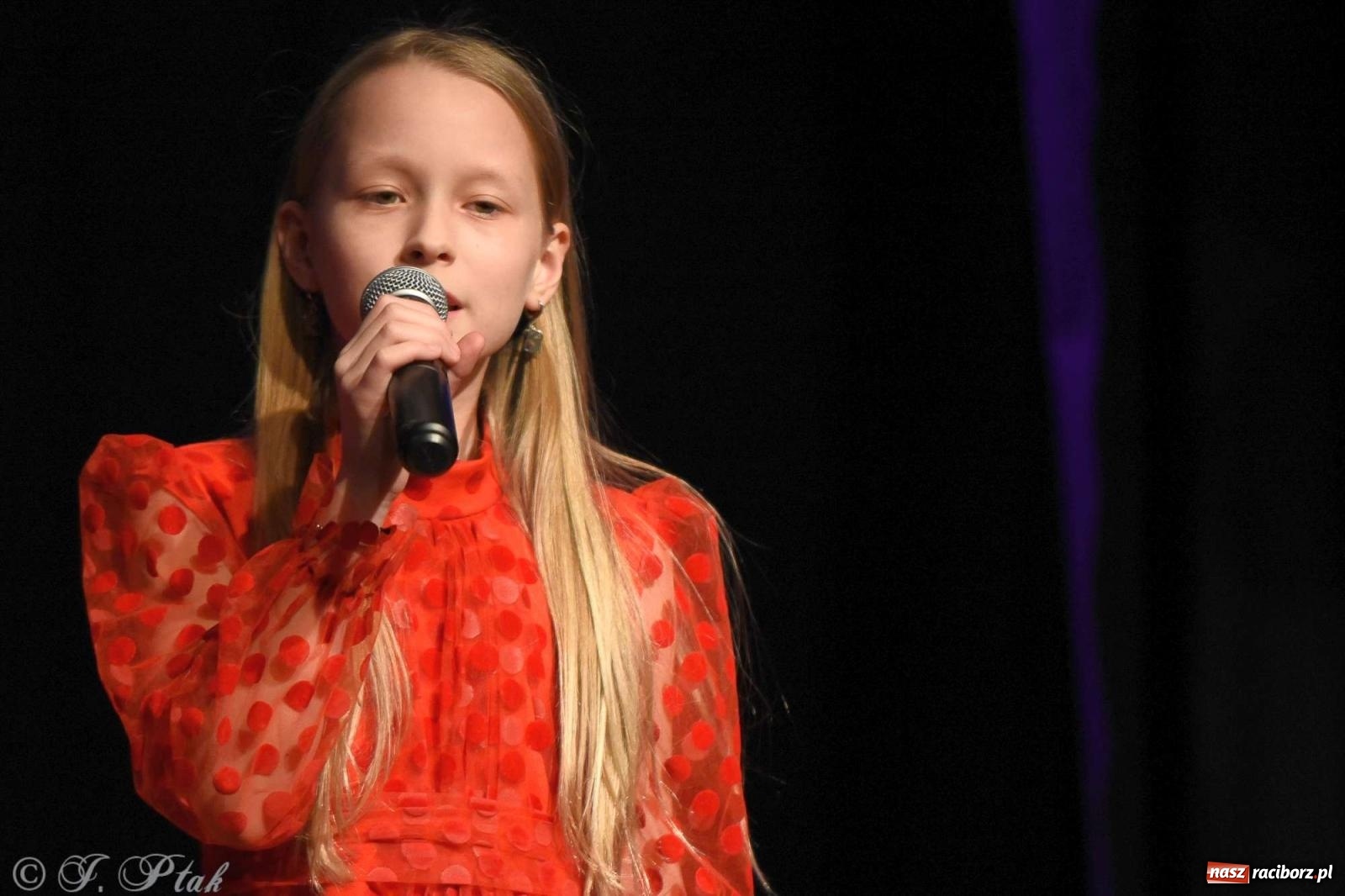 Zdjęcie w galerii na portalu naszraciborz.pl: Koncert zimowy na scenie w MDK-u wiadomości z regionu