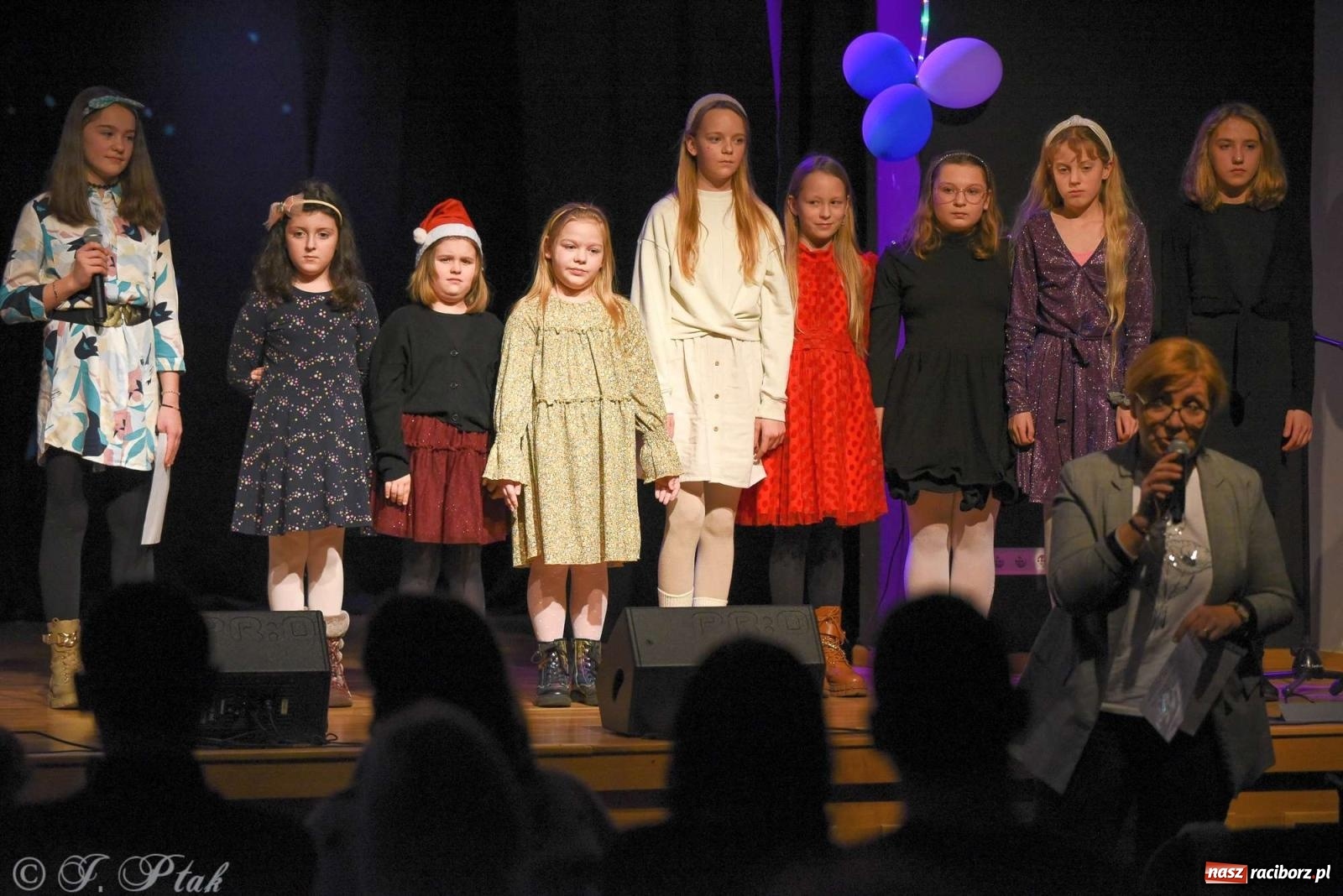 Zdjęcie w galerii na portalu naszraciborz.pl: Koncert zimowy na scenie w MDK-u wiadomości z regionu