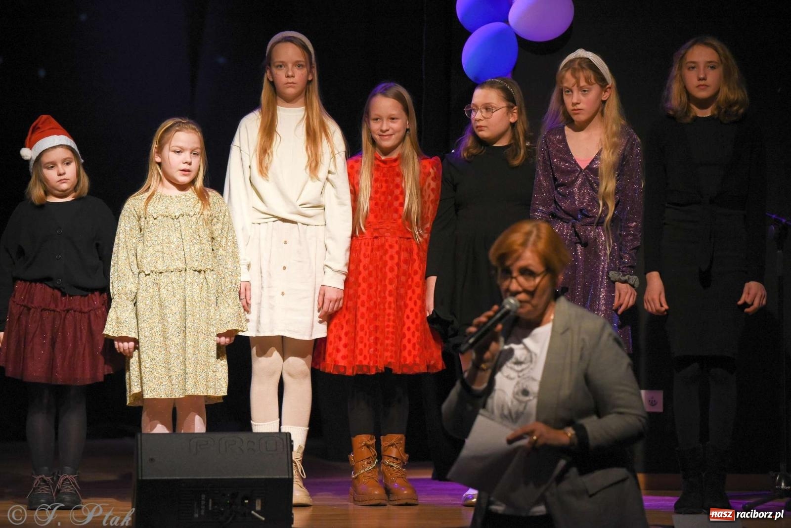 Zdjęcie w galerii na portalu naszraciborz.pl: Koncert zimowy na scenie w MDK-u wiadomości z regionu