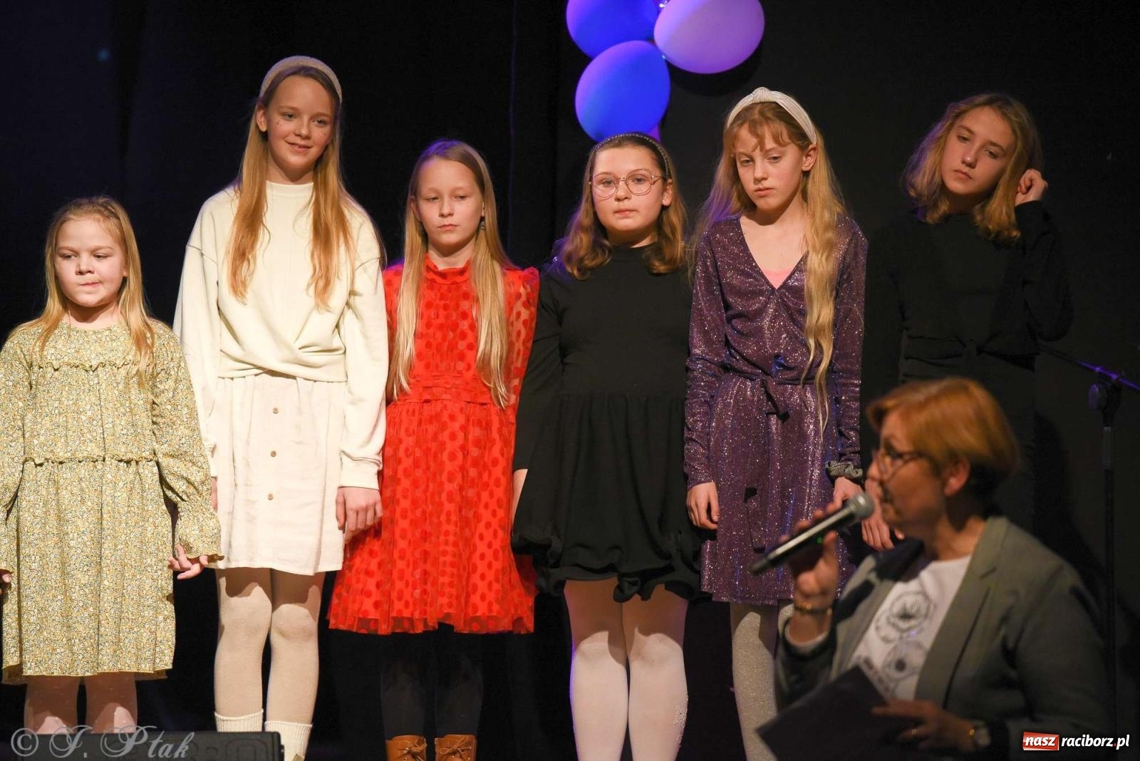 Zdjęcie w galerii na portalu naszraciborz.pl: Koncert zimowy na scenie w MDK-u wiadomości z regionu