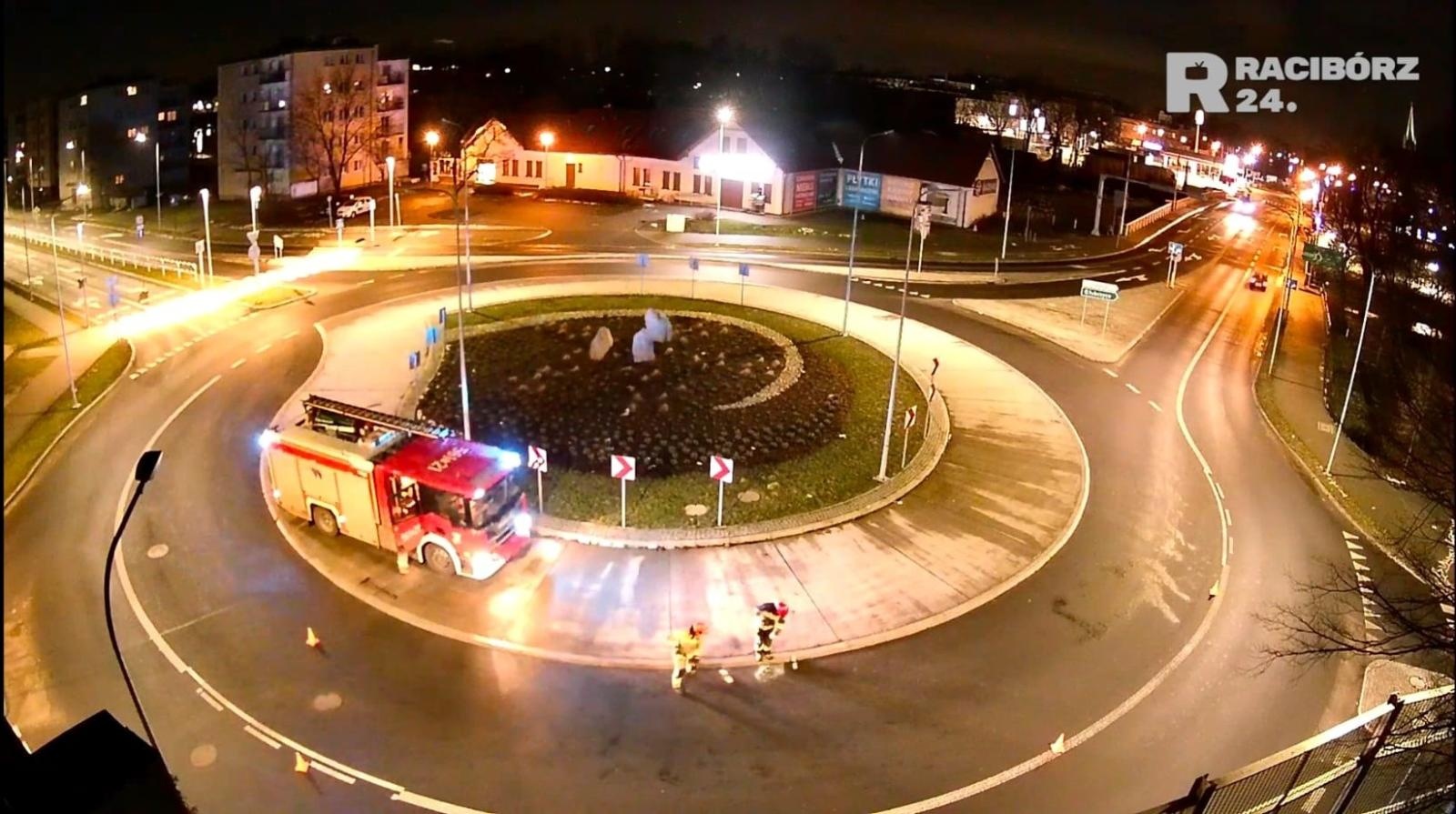 Zdjęcie w galerii na portalu naszraciborz.pl: 26-latek sprawcą kolizji na Rondzie Zamkowym [WIDEO] wiadomości z regionu