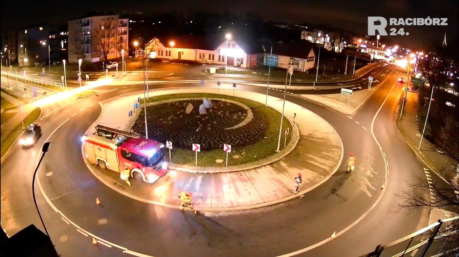 Zdjęcie w galerii na portalu naszraciborz.pl: 26-latek sprawcą kolizji na Rondzie Zamkowym [WIDEO] wiadomości z regionu