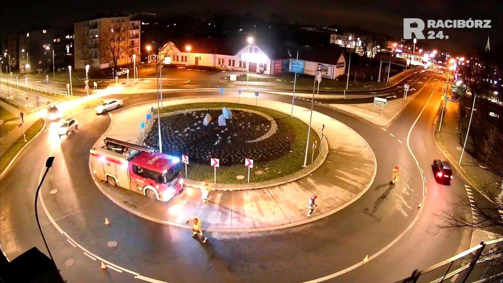 Zdjęcie w galerii na portalu naszraciborz.pl: 26-latek sprawcą kolizji na Rondzie Zamkowym [WIDEO] wiadomości z regionu