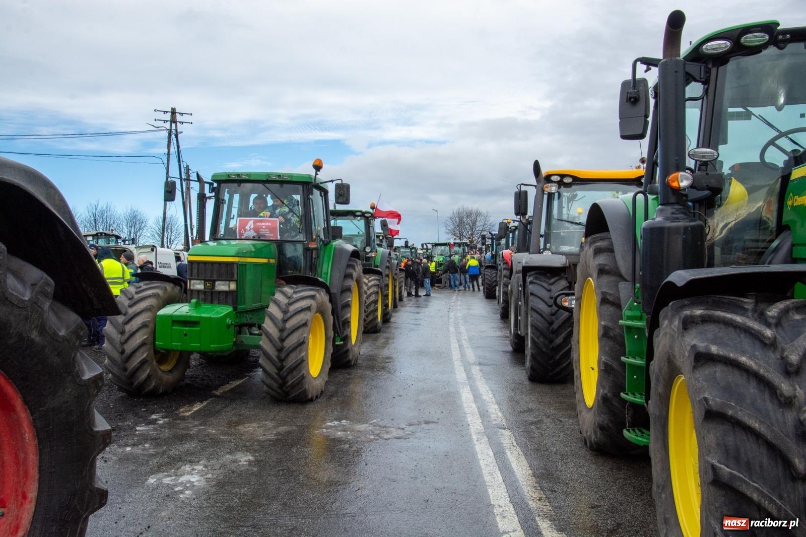 Zdjęcie w galerii na portalu naszraciborz.pl: Głód poczujesz, rolnika uszanujesz. Ponad setka maszyn wyjechała na DK 45 [FOTO i WIDEO] wiadomości z regionu