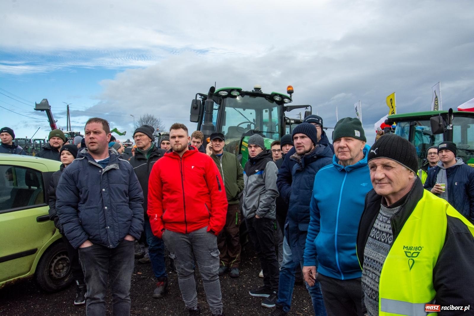 Zdjęcie w galerii na portalu naszraciborz.pl: Głód poczujesz, rolnika uszanujesz. Ponad setka maszyn wyjechała na DK 45 [FOTO i WIDEO] wiadomości z regionu
